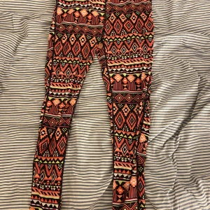 Mönstriga träningsbyxor  - Coola färgkombinationer med snyggt mönster, köparen står för ev frakt 