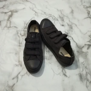 Converse all Star,#42.5   26.5cm - Converse all Star,#42.5   26.5cm,perfekt skick som man ser pa bilden ,använd bara fåtal gånger.Avhämtning eller skicka med post köpare betalar frakten.