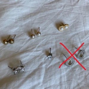 Skitfina örhängen! - Säljer massa olika örhängen i olika skick, skriv för mer detaljer! De flesta har ej plumpar där bak (se bild 2). De kostar endast 15 kr styck + frakt!!!