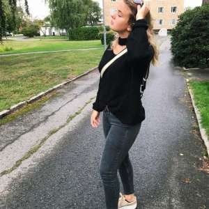 Levis jeans  - Säljer dessa Levis jeans i modellen 710 super skinny.  De är grå från början och inte svarta. De är sparsamt använda😍