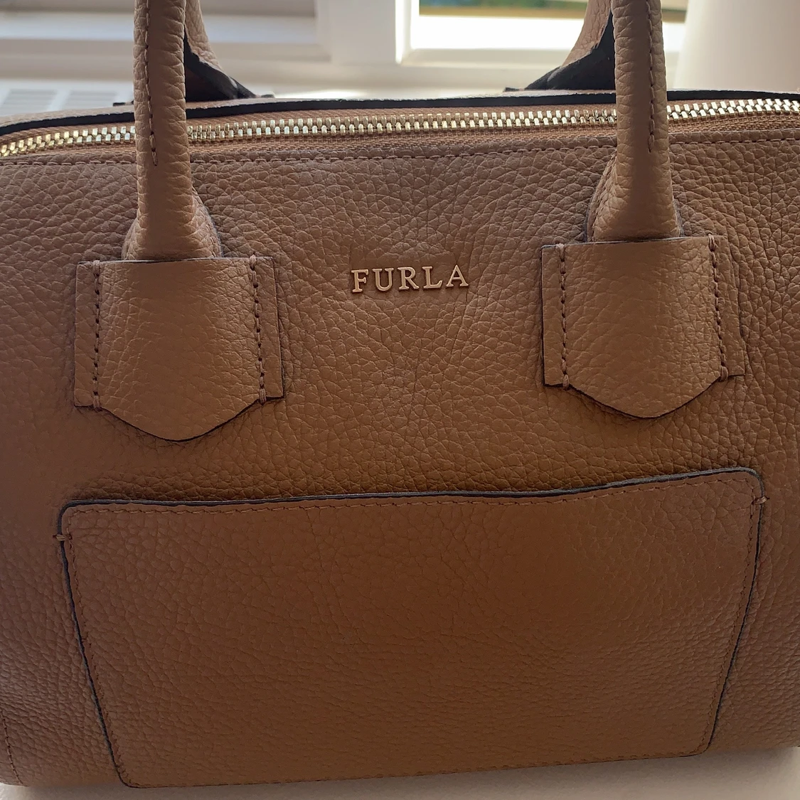 En jättefin aldirg använd furla väska i läder  - 90