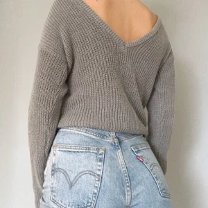 Nakd stickad tröja - Stickad tröja med bar rygg från nakd. Nypris:300.💕 40kr+frakt