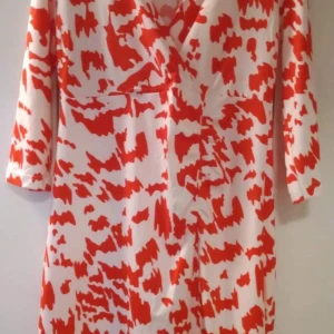 Klänning - Oanvänd klänning i fint skick