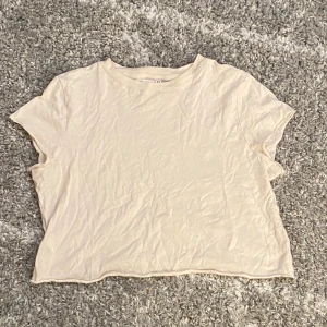 Croppad t-shirt - Vit croppad t-shirt