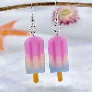 NAJS  ISGLASSAR SÅ NAJS SMYGGA  ÖRHÄNGEN.FRAKT OKR  - 🍬🍡NYA SÅ  SNYGGA ÖRHÄNGEN!  LÄKRA ISGLASSAR😌, FÄRG NEON ROSA. 🍭🍬 Helt nya & inplastade. Storlek:4CM utan krock. Höjd,ink krock:ca6CM.*bjuder på portot.*leveranstid:1-3vardagar.🍡🥳🍬💐😀