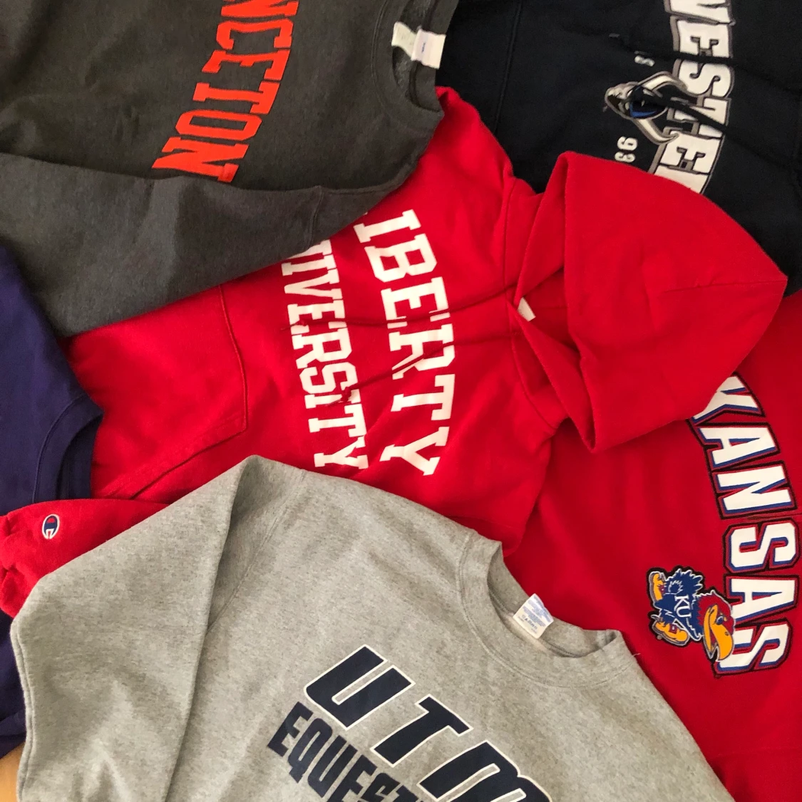 VINTAGE SWEATSHIRTs
