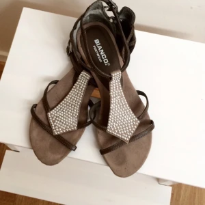  - Snygga sommarskor från Bianco, använda två gånger
Storlek 38