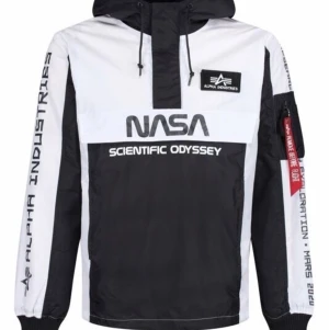 LIMITED EDITION Alpha Industries Scientific Odyssey - En sjukt fet jacka som typ inte går att få tag i längre. Speciellt inte under 2000kr. Kommer inplastad.
