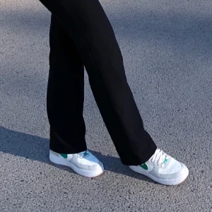 Nike high air force 1 - Säljer mina ovanliga Nike air Force 1 high då de inte kommer till så stor användning. Super fina och i storlek 39. Använda i somras inga täcken på smuts. Vid fler intresserade sker budgivning. Köparen står för frakt💕