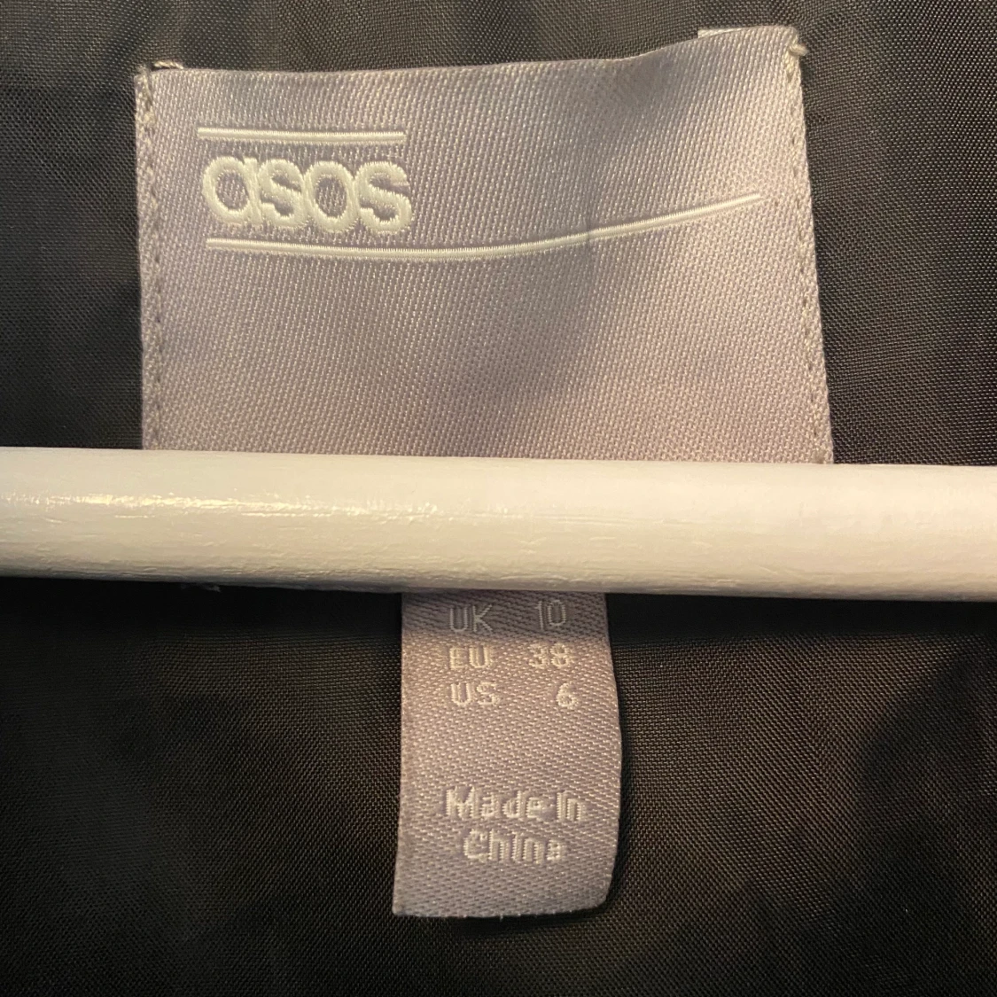 Svart glansig dunväst - 91