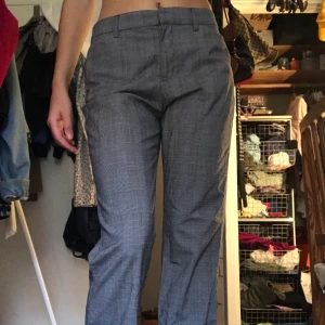 Gråa kostymbyxor - Härliga kostymbyxor med bra passform!! 