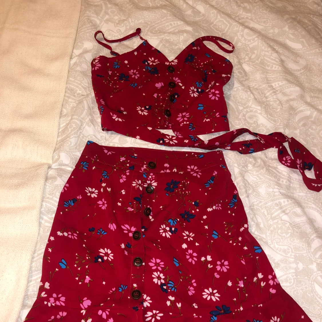 Fint rött blommigt set till sommaren  - 90