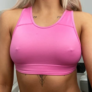 NewBody sportbh storlek S - Jättefin sportbh i fint skick men säljer för den är aningen för liten för mig. Inga supportpads.