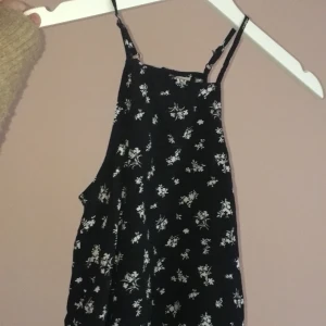 En blus får Cubus  - En blus från Cubus med blommer på 