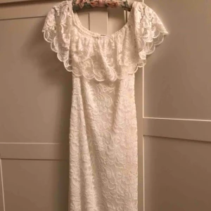  - Superfin klänning till bra pris Köpt på Nelly  Kontakta mig om du vill ha bättre bilder