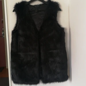 Faux fur vest black - Faux fur vest black, new never worn 71cm