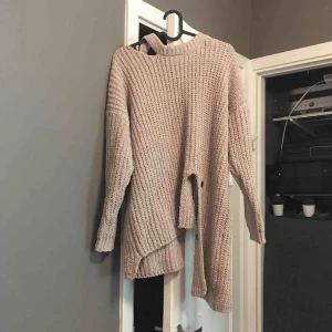  - Gosig stickad tröja! Med coola detaljer! Helt ny med lapp på 