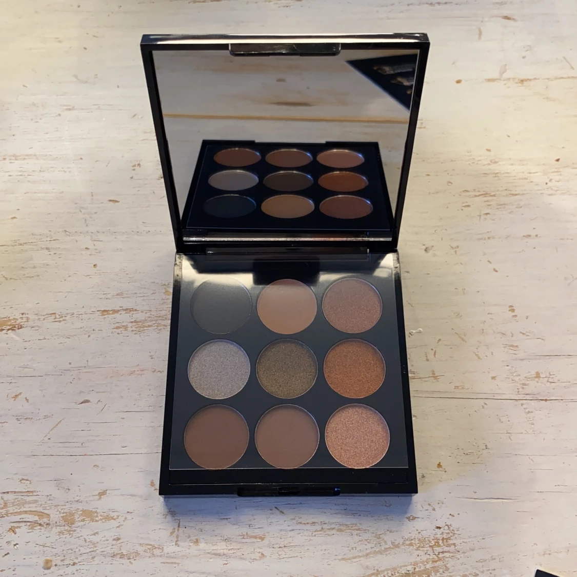 Oanvänd ögonskuggspalett, Steve Laurant