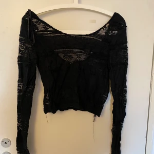 Svart tröja  - Säljer denna supergulliga tröja hör av dig om du är intresserad eller har frågor kram!💓💓