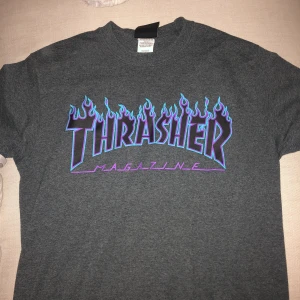 Thraser t-shirt - Superfin thraser t-shirt💞 Inga fläckar eller så finns på den utan är i super skick🥰  Säljer den då den inte passar mig🤕 Hör av dig för frågor etc🥰