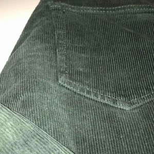  - Ett par jättesnygga gröna manchesterbyxor i rak modell. Kan mötas upp i Stockholm eller frakta!