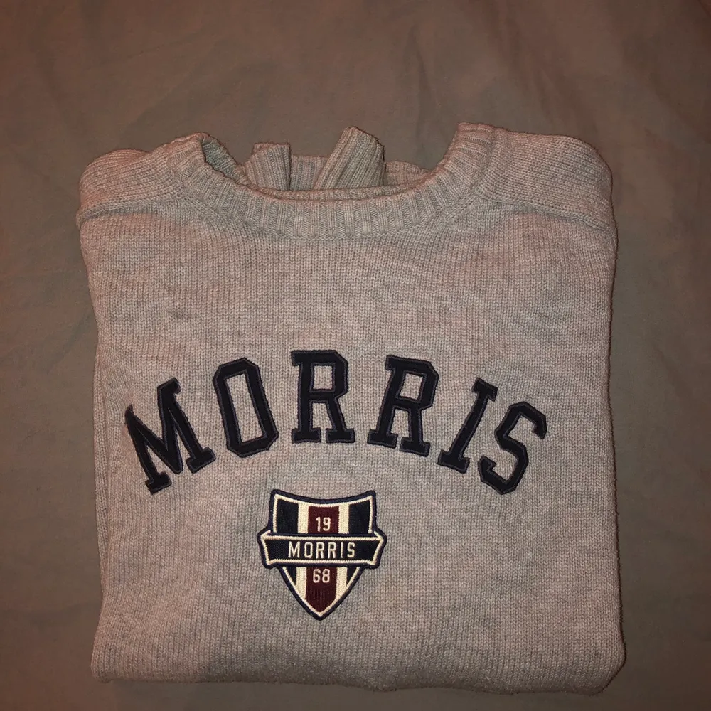 Morris tröja i väldigt bra skick. Storlek xs men passar även de med storlek s. . Hoodies.