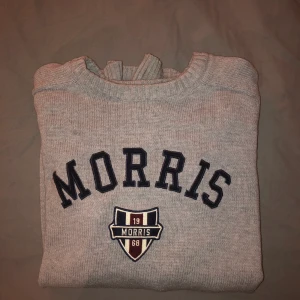 Morris, stickad tröja - Morris tröja i väldigt bra skick. Storlek xs men passar även de med storlek s. 
