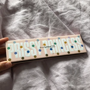 Använd 2 gånger!  - Fin nautral palette från Mac