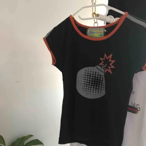 Retro tröja - Jätte retro/vintage tröja som inte går att få tag på någon annanstans längre, väldigt unik och snygg!😍