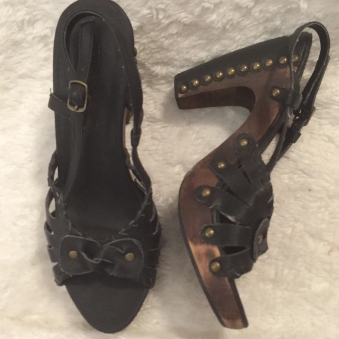 Tuffare träsko med klack & nitar