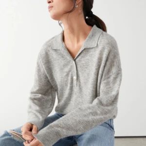 Other stories knitted sweater  - Jätte fin ullblandad tröja från Other Stories i storlek S! Inköpt för 690 säljer för 499 🧚🏻‍♀️  kan nå ner vid snabb affär! Spårbar frakt 63 kr 🧚🏻‍♀️ 