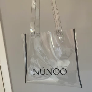 Väska - Genomskinlig väska från NUNOO👛
