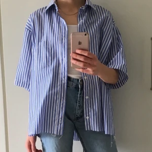 Randig skjorta - Randig skjorta köpt second hand