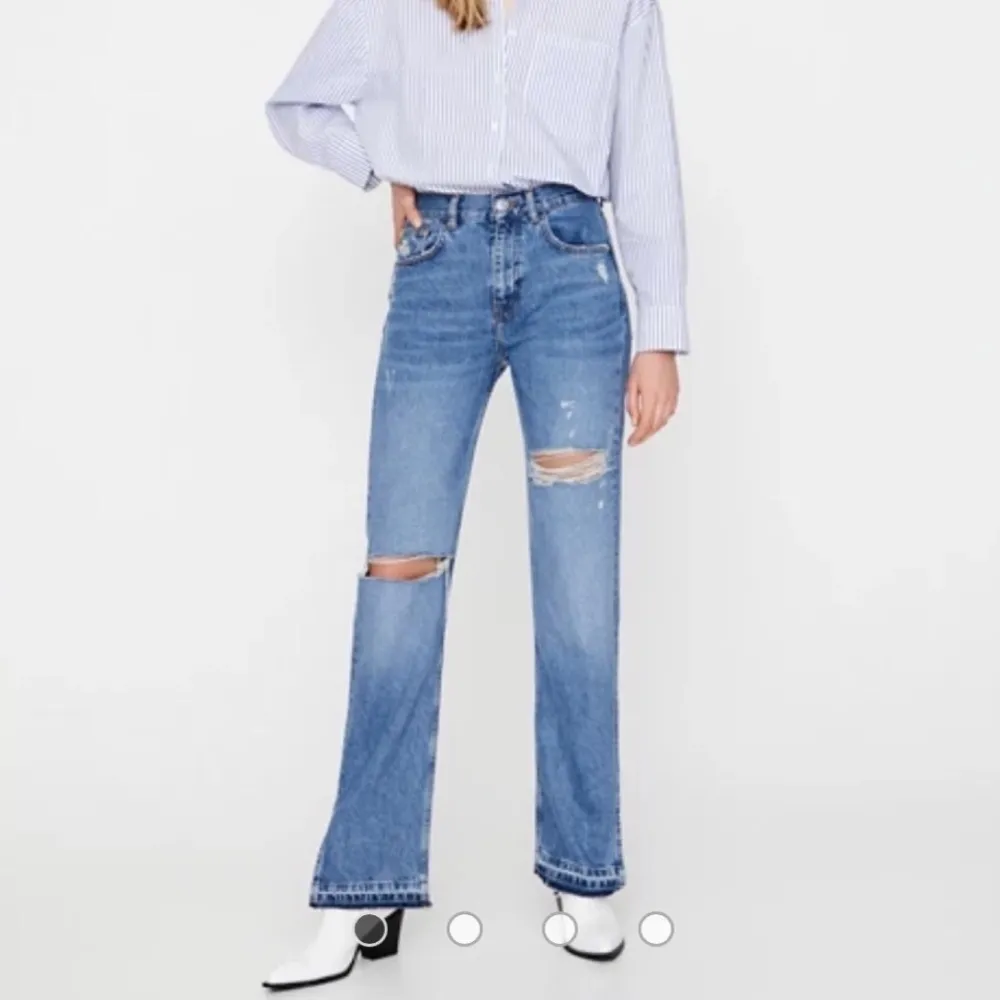 Söket dessa jeans från pullandbear i storlek 32. Ett billigt pris. Jeans & Byxor.