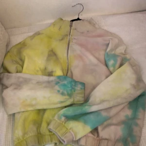 Weekday tjocktröja - Strl S, i väldigt bra skick endast använd ett fåtal ggr