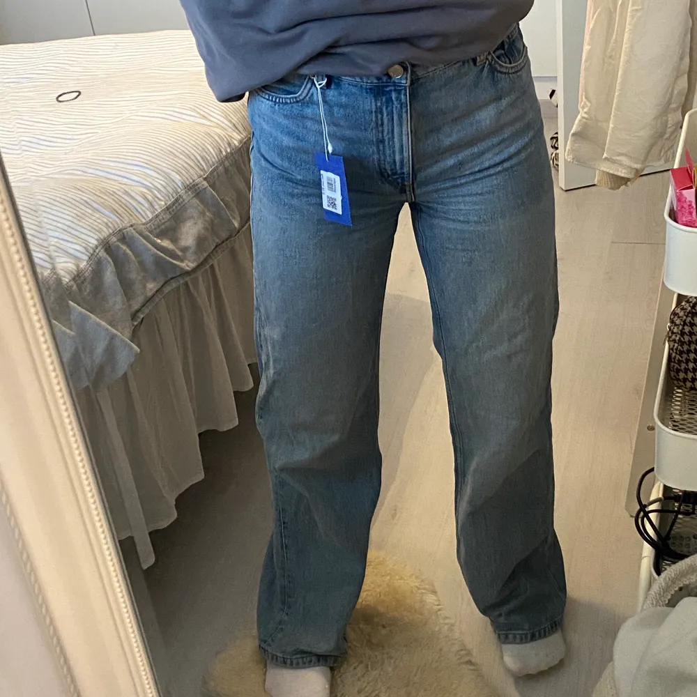 Storlek 29. Köpta på sellpy men för stora för mig. Jeans & Byxor.