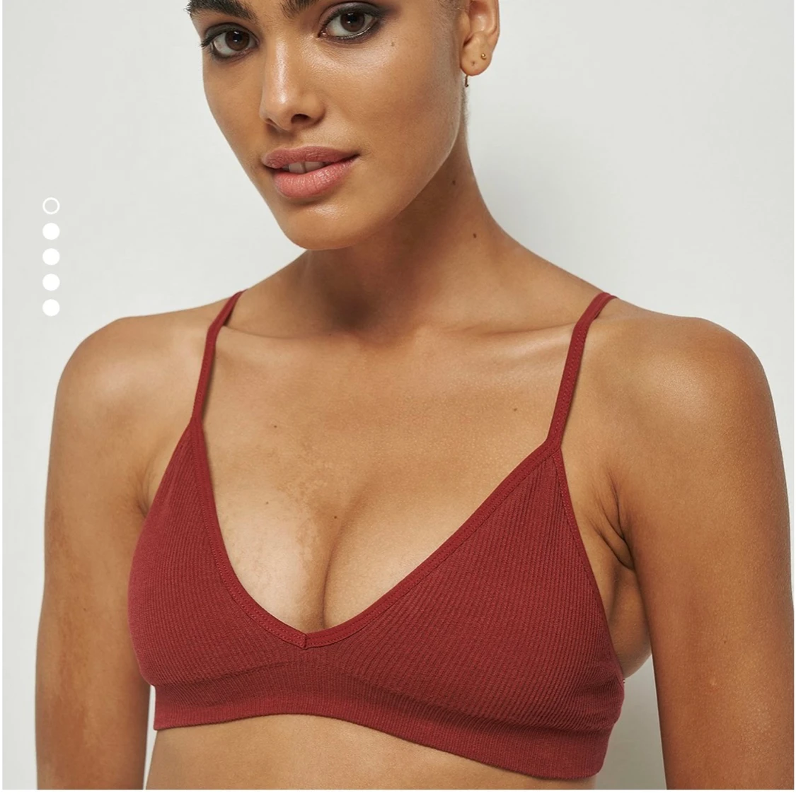 Ribbad V-neck soft bra