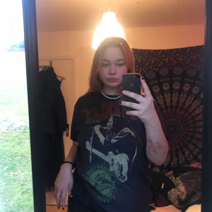 bob marley t-shirt strl xl - stretchigt tyg och jätteskön, den är begagnad men jag har haft den i ca 2 år och kanske använt 3/4 gånger bara.