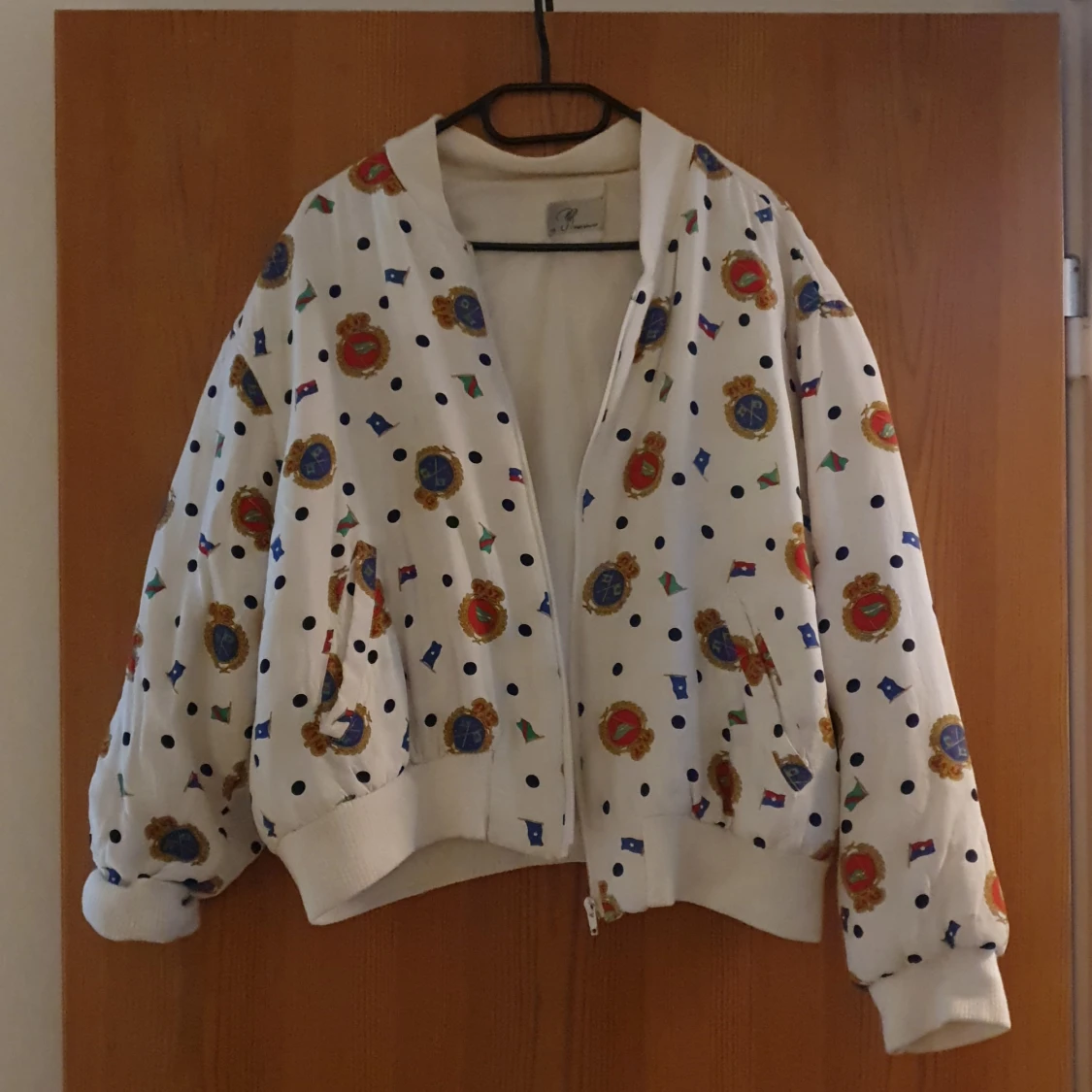 Jacka/tröja i bomberstil