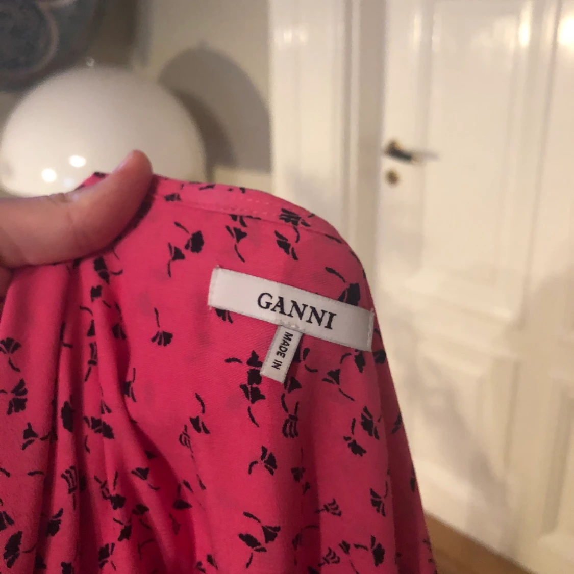 Ganni blommig rosa klänning  - 91