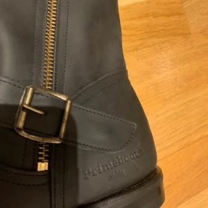 Prime boots - Säljer mina prime boots då dem ALDRIG har används! Det vill säga OTROLIGT fint skick! Så jag hoppas dem kommer till någon annan som har användning för dem! Det är ett par otroligt fina boots! Pris kan diskuteras vid snabb affär 