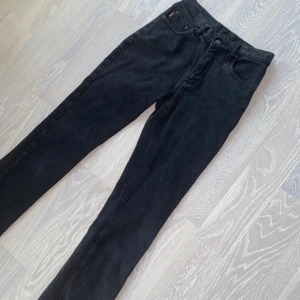 Äkta rocky jeans - Säljer dessa Rocky jeans köpa secondhand, aldrig användt dom då dom tyvärr är försmå. Dom är raka/lite utsvängda