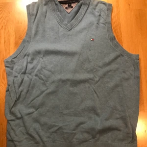 Tommy Hilfiger ljusblå väst strlk L - Toppen skick 