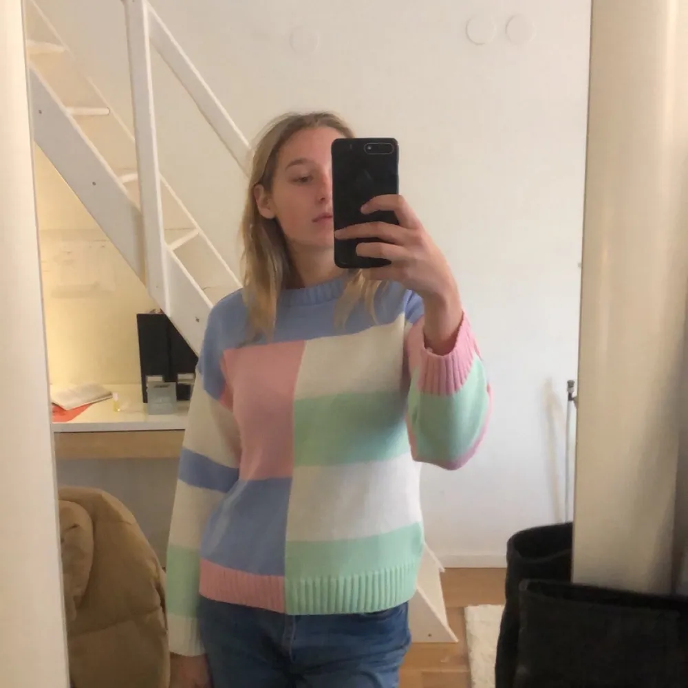 Så fin pastellfärgad tröja från Asos köpt i somras! Inte riktigt min stil:( storlek 36 men passar fler storlekar också skulle jag säga och frakt tillkommer!. Tröjor & Koftor.