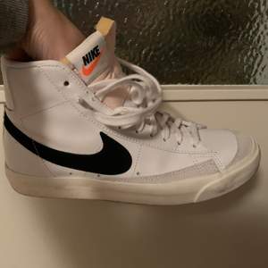 Klassisk sko från Nike. Använda endast en gång på grund av fel storlek. 