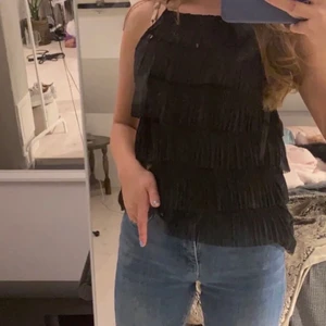 Linne - Säljer denna volanglinne ifrån zara! Aldrig använt så i super bra skick. Passar storlek xs/s