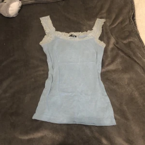 Blått spets linne⭐️🩵💙 - Ett jätte fint blått spets linne 🩵🩵