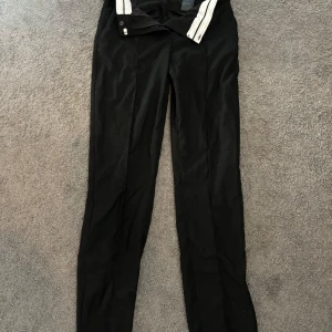 Kostymbyxor  - Bra skick  Slit i nerderkant 