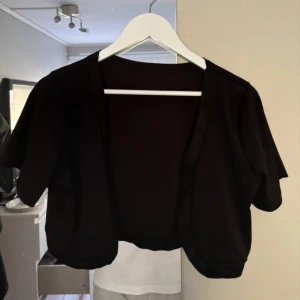 bolero - svart bolero som inte kommer till användning💞💞💞💞