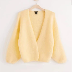 Lindex kofta💛 - En gul kofta från Lindex som inte kommer till användning längre🫶